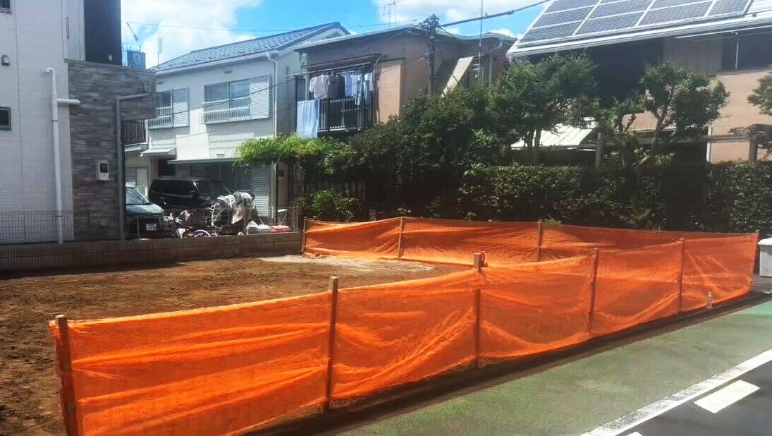 三鷹市下連雀の解体工事の画像