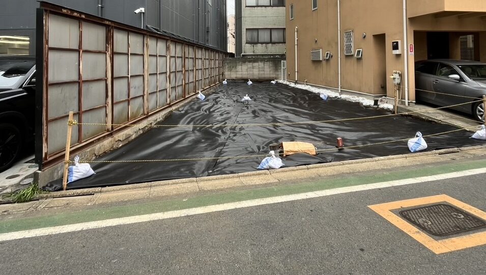 目黒区鷹番の解体工事の画像