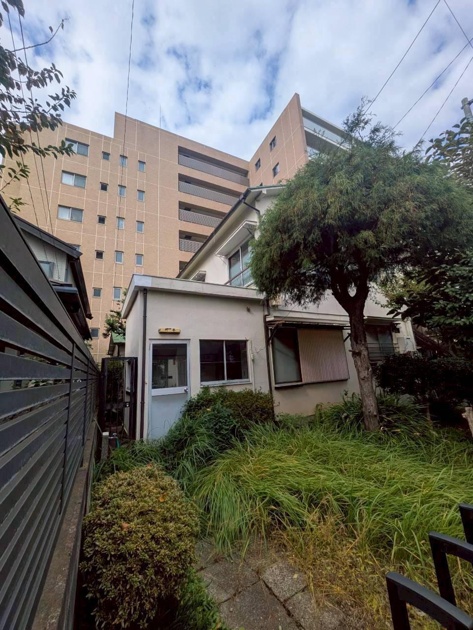 三鷹市下連雀の解体工事の画像