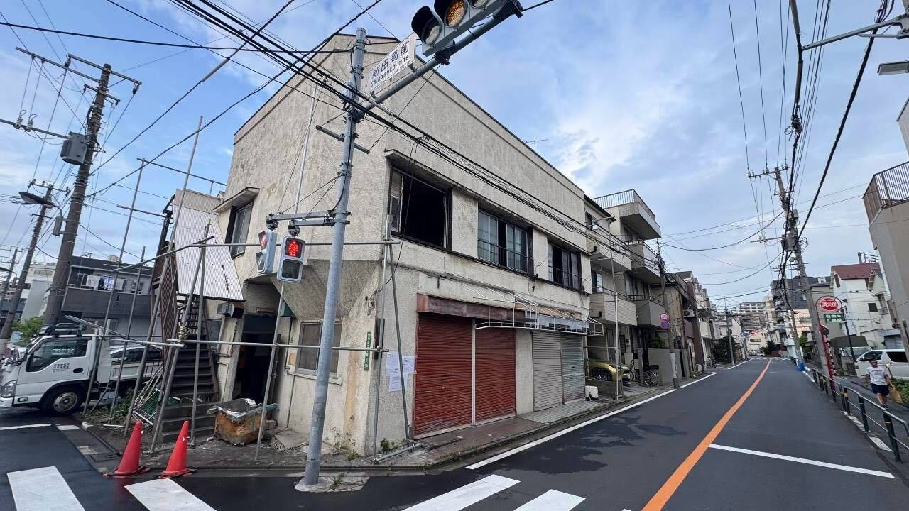 足立区新田の解体工事の画像