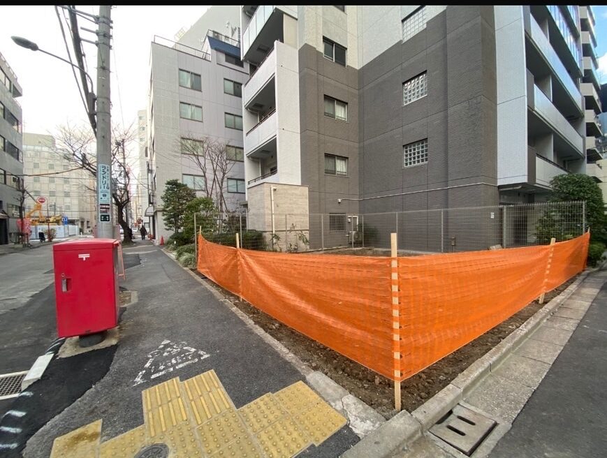 港区新橋の解体工事の画像